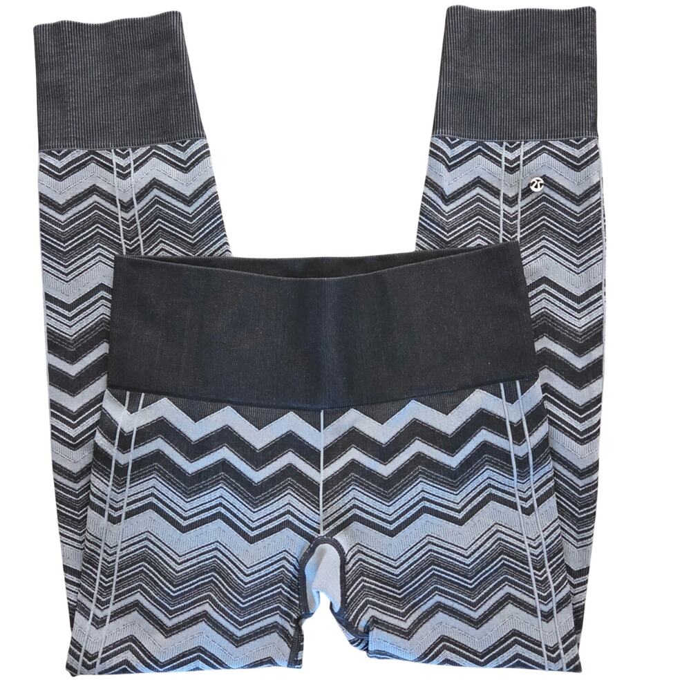 Lululemon Ebb to Street black gray chevron compression leggings size 6